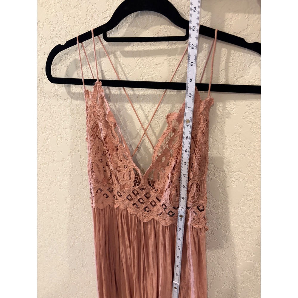 Boho Crochet Lace V-Neck Midi Dress Dusty Rose Pink Ruffle Hem Smocked Back - Picture 5 of 6